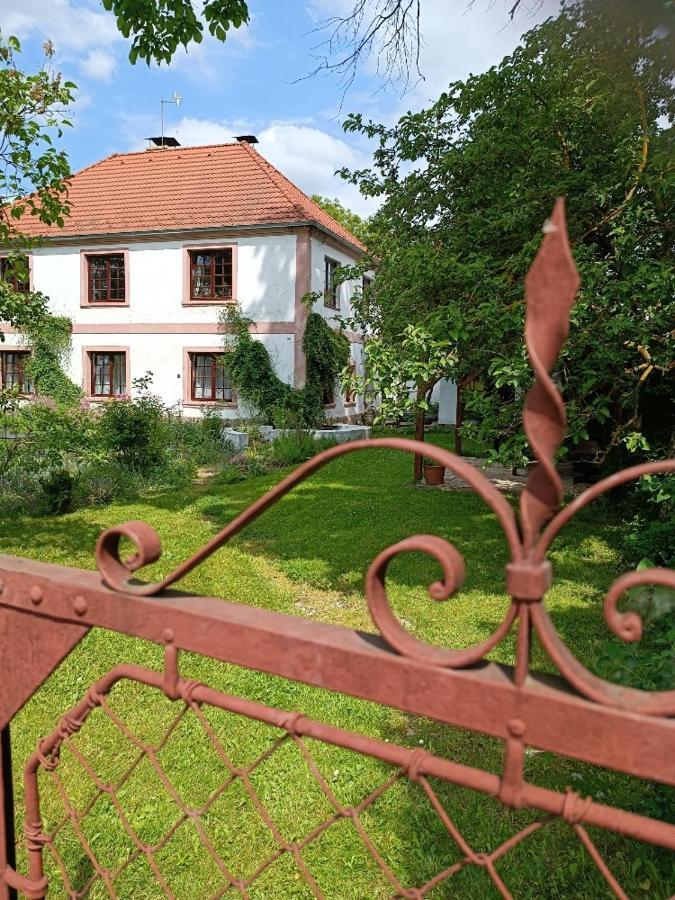 Ubytovani Pod Jilmem Zumberk Exteriör bild
